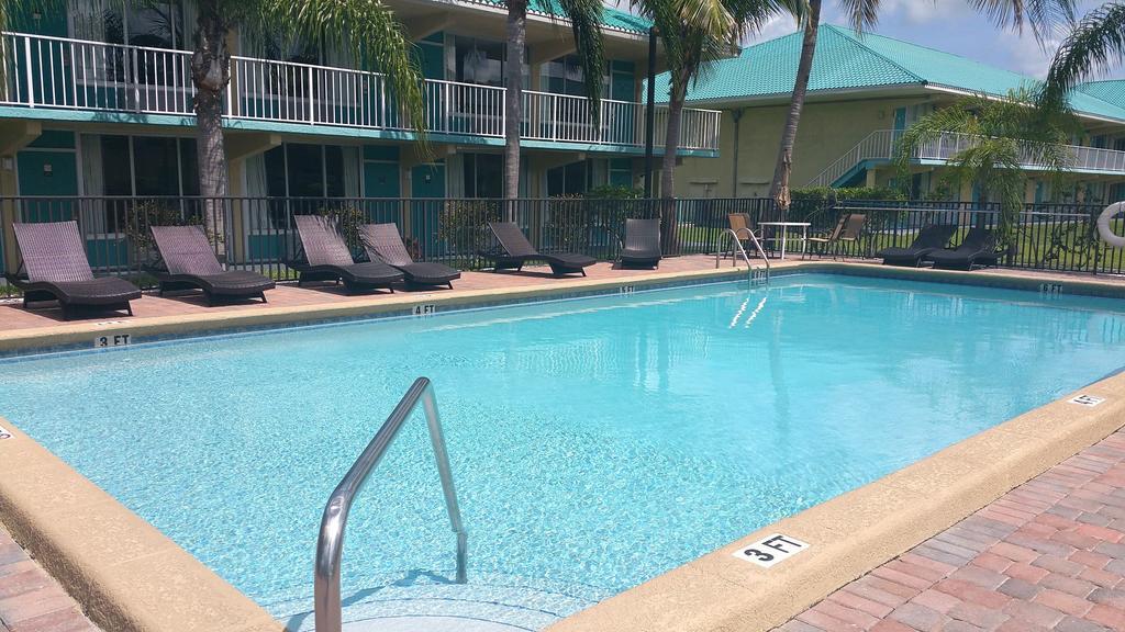 Days Inn By Wyndham Fort Pierce Midtown Zewnętrze zdjęcie