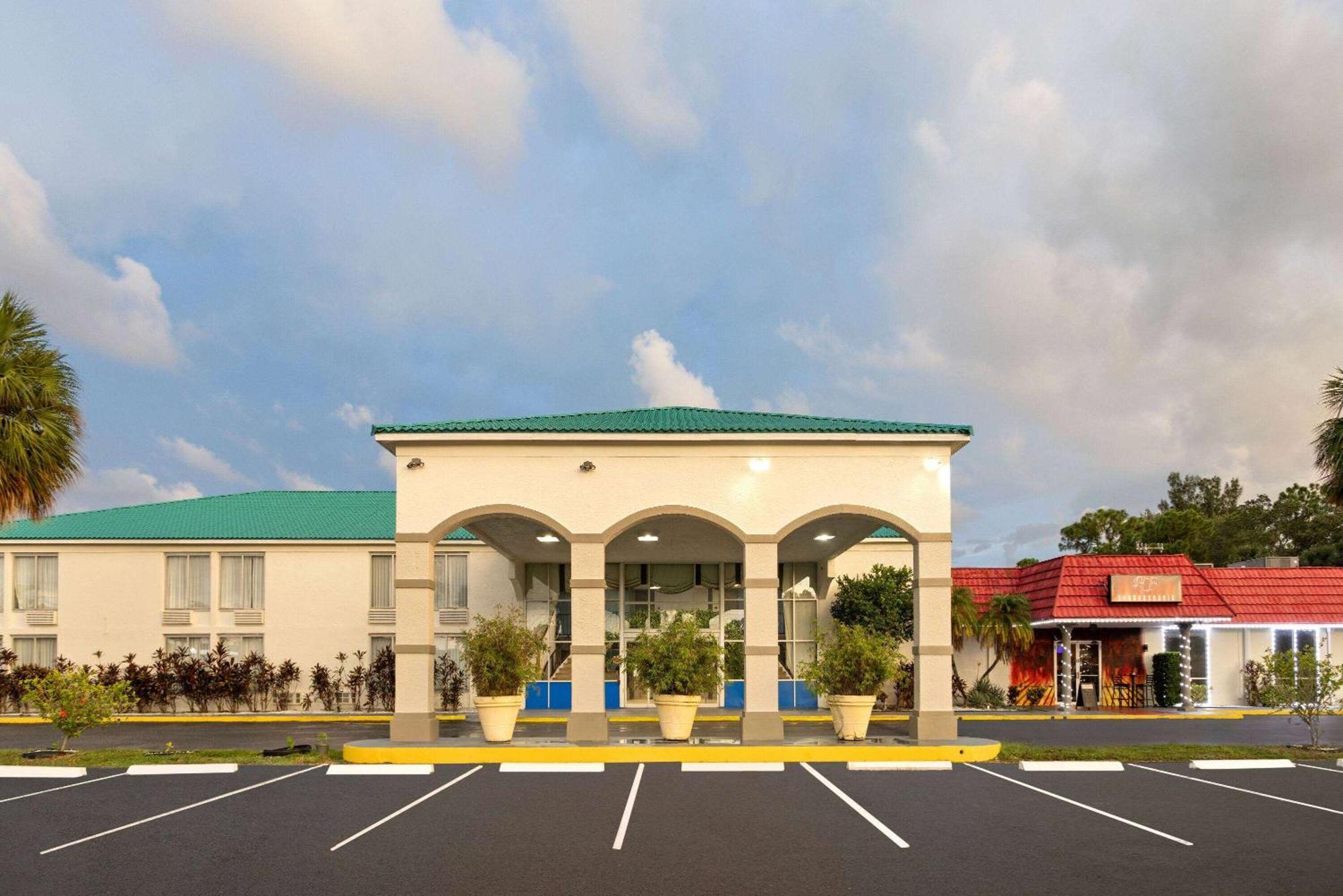 Days Inn By Wyndham Fort Pierce Midtown Zewnętrze zdjęcie